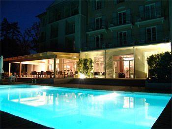 Brit Hotel Du Golf Le Lodge Salies-de-Béarn Exterior photo