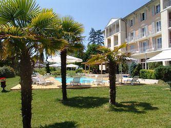 Brit Hotel Du Golf Le Lodge Salies-de-Béarn Exterior photo